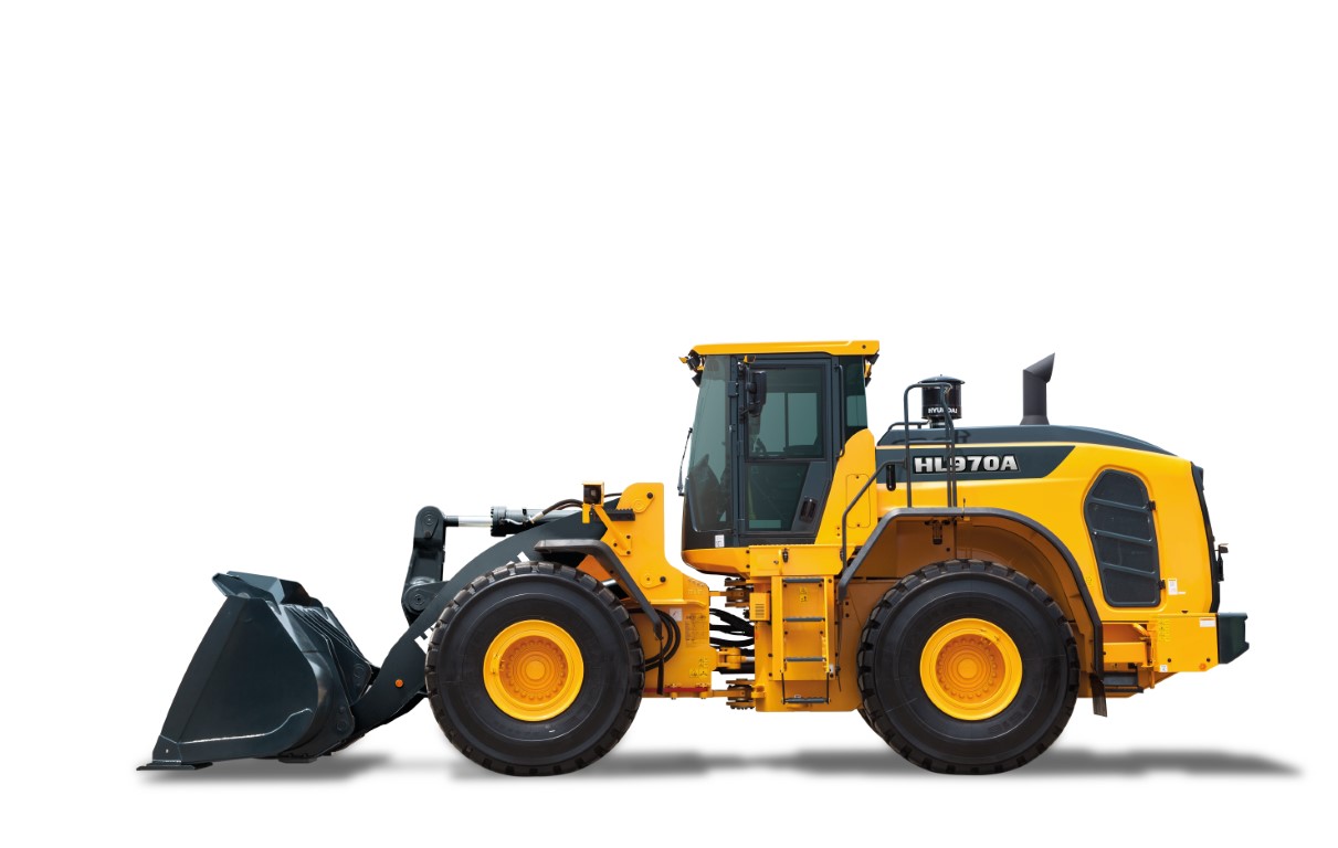 De betrouwbare Cummins L9 Stage V-motor van de HL970 levert een enorme hoeveelheid vermogen om het zware werk onder extreme omstandigheden te kunnen uitvoeren. De motor is verder voorzien van een ruim aantal technologieën die het brandstofverbruik verminderen, waarbij schadelijke emissies tot een minimum beperkt blijven. Met de nauwkeurige bedieningssystemen haalt u het maximale uit deze indrukwekkende machine, waaronder geoptimaliseerde vermogensafstemming voor een ultieme balans tussen koppel en toerental. Wanneer in de Power Smart- modus wordt gewerkt, levert de motor een brandstofbesparing tot 5% met behoud van soepele prestaties tijdens werkzaamheden met hoge belastingen, zoals graven. De in eigen beheer ontwikkelde weegsysteemtechnologie van Hyundai is standaard geïntegreerd. Met behulp van de extra bedienings-, bewakings- en onderhoudsfuncties kunt u de prestaties en productiviteit elke dag optimaliseren, op elke werklocatie