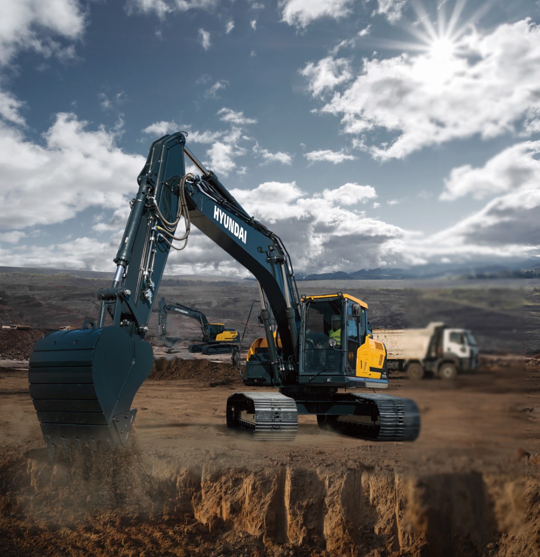 De HX210AL en HX210ANL worden aangedreven door een krachtige Cummins-motor die voldoet aan de Stage V-emissienorm. De motor is voorzien van een innovatief, geïntegreerd uitlaatgas- nabehandelingssysteem dat behalve voor een lagere emissie ook zorgt voor een gereduceerde onderhoudsbehoefte. Hij levert al het vermogen dat u nodig hebt om zwaar werk uit te voeren en combineert dat met een gering onderhoud en een uitstekend brandstofverbruik. Er is een reeks slimme technologieën opgenomen voor een nauwkeurig beheer van het motorvermogen en het pompdebiet. Een nieuw EPFC-systeem (elektronische pompdebietregeling) verbetert de bedienbaarheid en verlaagt de bedrijfskosten. Aanvullende controle- en bewakingsfuncties helpen u de productiviteit elke dag verder te verbeteren.