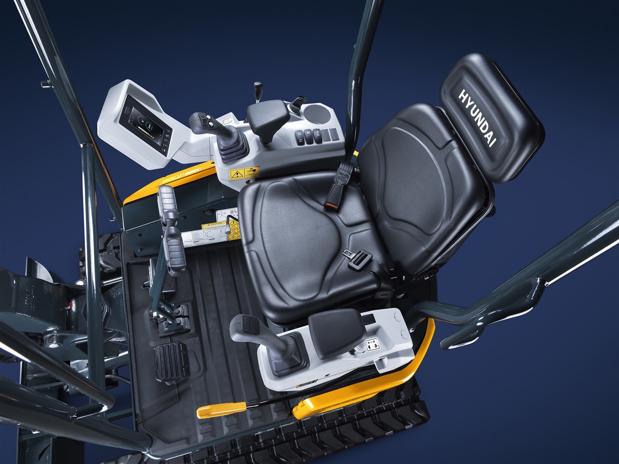 Door het compacte ontwerp kan de machinist in nauwe ruimten werken, bijvoorbeeld in stedelijke gebieden en bij wegwerkzaamheden. De variabele onderwagen van de HX17A Z zorgt voor maximale stabiliteit tijdens het werk en minimale transportbreedte van de machine, en daardoor voor optimale flexibiliteit en efficiency op alle plekken waar weinig ruimte is.