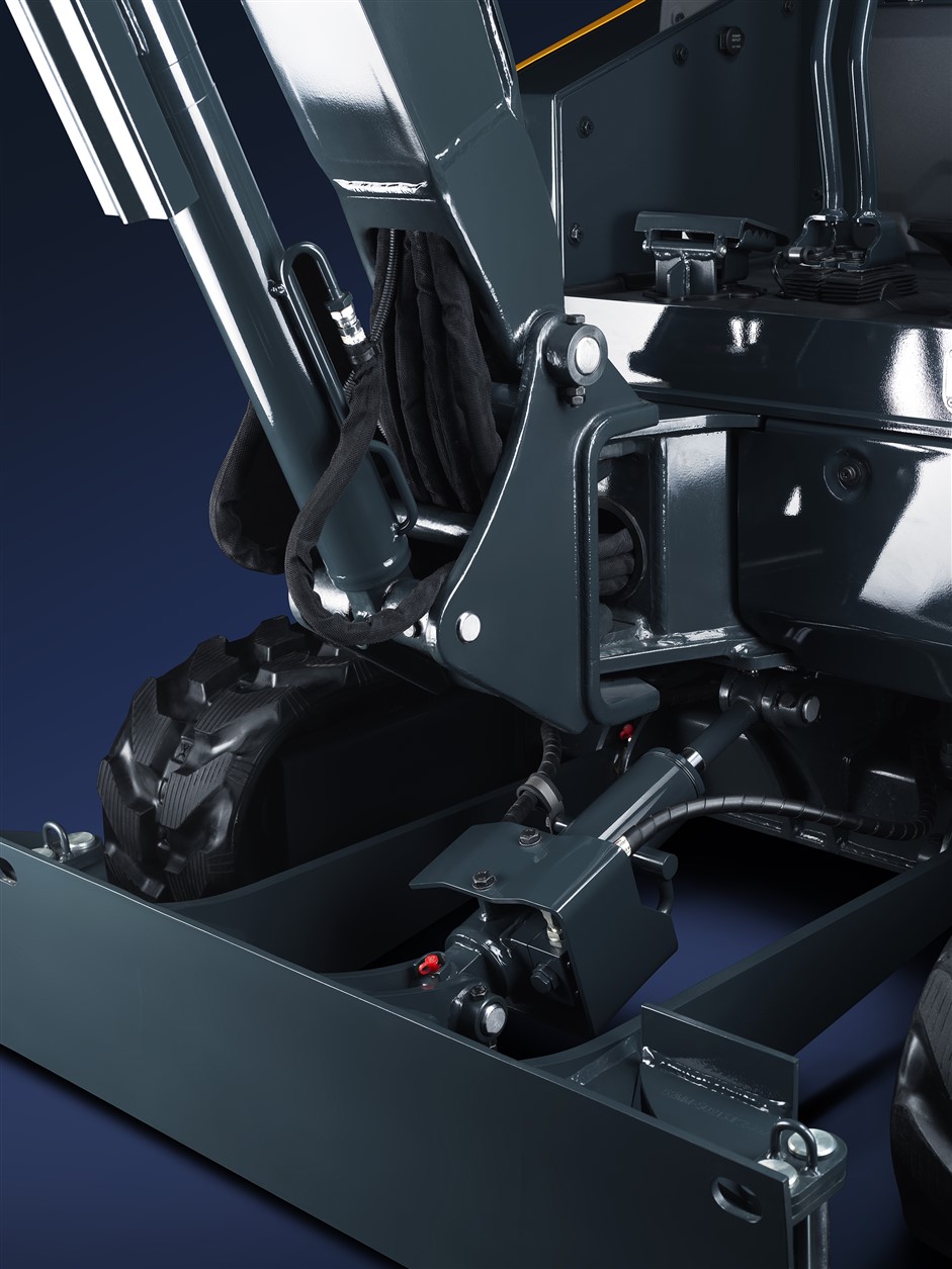 Door het compacte ontwerp kan de machinist in nauwe ruimten werken, bijvoorbeeld in stedelijke gebieden en bij wegwerkzaamheden. De variabele onderwagen van de HX17A Z zorgt voor maximale stabiliteit tijdens het werk en minimale transportbreedte van de machine, en daardoor voor optimale flexibiliteit en efficiency op alle plekken waar weinig ruimte is.