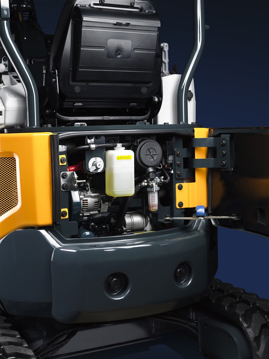 Door het compacte ontwerp kan de machinist in nauwe ruimten werken, bijvoorbeeld in stedelijke gebieden en bij wegwerkzaamheden. De variabele onderwagen van de HX17A Z zorgt voor maximale stabiliteit tijdens het werk en minimale transportbreedte van de machine, en daardoor voor optimale flexibiliteit en efficiency op alle plekken waar weinig ruimte is.